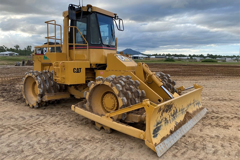 CAT 815 Compactor