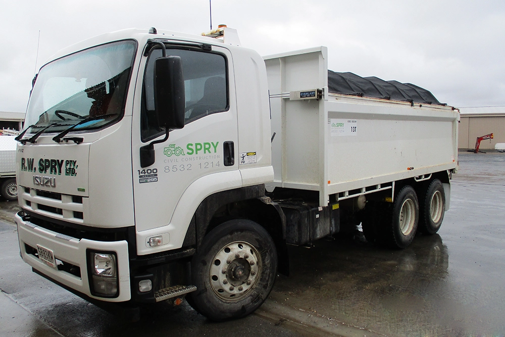 Isuzu Tipper